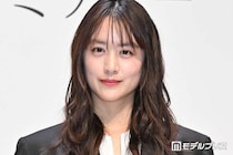 山本美月、子どもとトイ・ストーリーホテルへ 親子ショットに反響「旦那さんの投稿と繋がった」「サイズ感可愛すぎる」の声