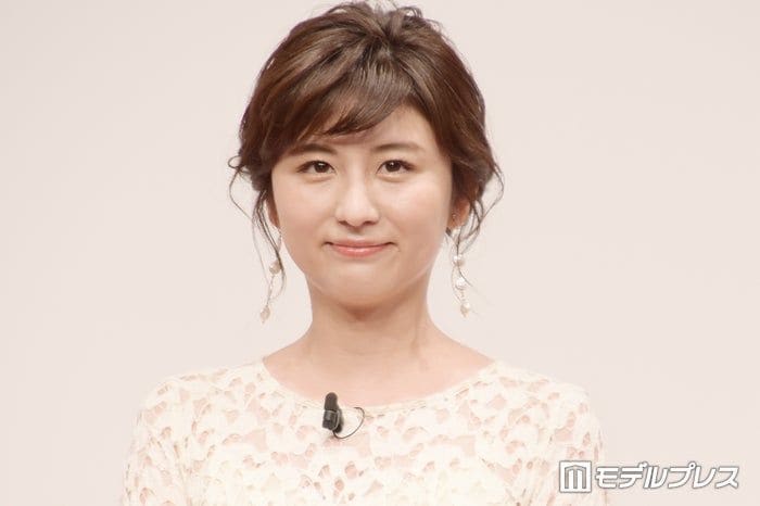 宇賀なつみアナ、ワンショルダードレス姿公開「大人の女性の魅力に溢れてる」「色っぽい」の声