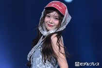 CUTIE STREET古澤里紗、ショート丈デニムビスチェ×レーススタイル「おしゃれすぎ」「透明感すごい」の声【オキコレ2026】