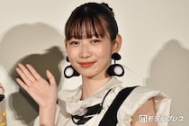 人気TL出演話題の岡本夏美、美脚透けるシースルーワンピ姿「大人っぽくて素敵」「華奢で憧れ」の声