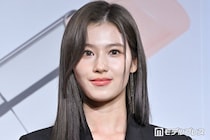 TWICEサナ、スラリ美脚際立つミニドレス姿披露「女神様みたい」「圧倒的ビジュアル」と絶賛の声