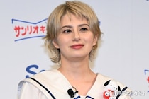 ホラン千秋、金髪からイメージチェンジ 爽やか新ヘアに「透明感が増してる」「お手本のようなハンサムショート」の声