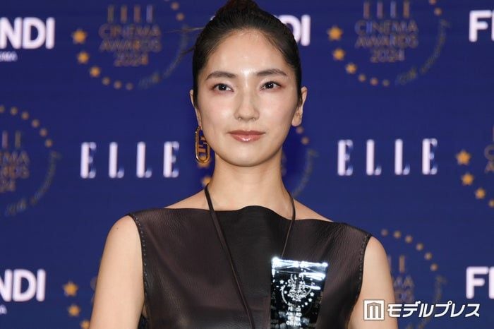 仁村紗和、父親&愛犬とのプライベートショット公開「雰囲気が似てる」「わんちゃんと同じ表情してて癒される」の声