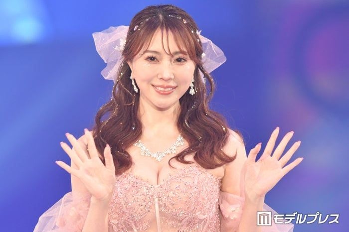 2児の母・森咲智美、子どもたちとプール満喫 水着ショットに反響「スタイル抜群」「綺麗で素敵なお母さん」
