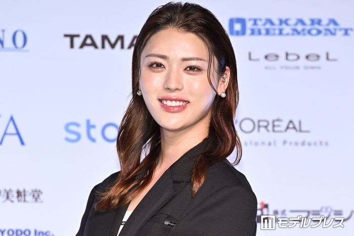 井手上漠、美スタイル際立つビキニショット公開「異次元スタイル」「脚長すぎ」と反響