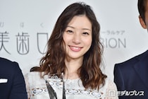 足立梨花、結婚3周年記念で結婚式ショット公開「美しすぎます」「絵になる」