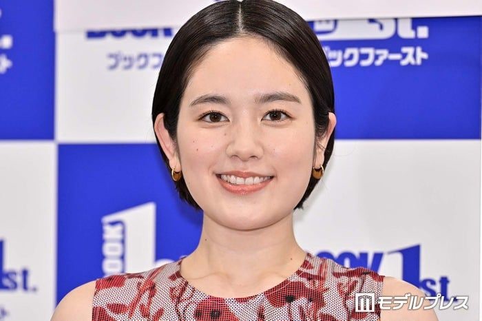 筧美和子、第1子抱っこする姿公開「可愛すぎる」「ぐっすり寝てますね」など反響