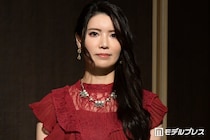 元AKB48倉持明日香、結婚発表 “婚姻届証人”との2ショット公開「快く引き受けてくださり」
