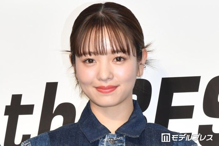 横田真悠、レーススカートで美脚透ける「大人の魅力が増してる」「頭身バランスが神」と反響