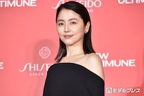 長澤まさみ、大胆な透かし編み衣装で美ボディチラ見せ「攻めてる」「芸術作品みたい」と反響