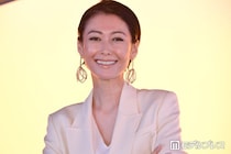 2児の母・田丸麻紀、サッカー日本代表ユニフォームに喜ぶ息子の姿公開「スタイル良い」「微笑ましい」