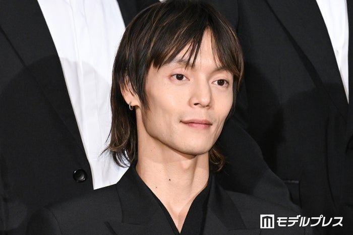 窪田正孝、サングラスの写り込みショットが話題「思わぬ夫婦ショット」「奥さんだよね？」の声