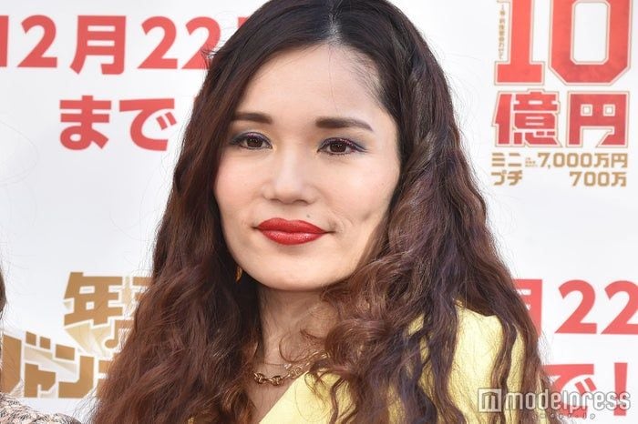 人気芸人、マイケル・ジャクソン風コーデで映画鑑賞「絵になる」「めっちゃ似合ってる」と反響