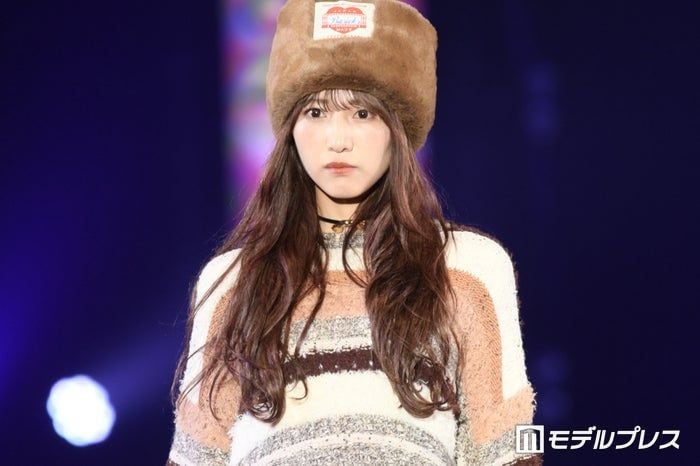 ≠MEメンバー、印象ガラリな新ヘアスタイル公開に反響「この感じ大好き」「すごく似合ってる」