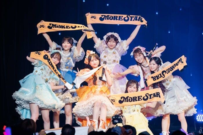 MORE STAR、七夕に初ワンマンライブ開催「宝物がまたひとつ増えて嬉しい」全13曲でファンと“WITH KAWAII”作り上げる【ライブレポ/セットリスト】