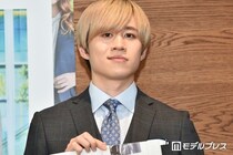 カノックスター「ぴーす練習中」長女の姿に反響「できてないのが可愛すぎる」「あるある」