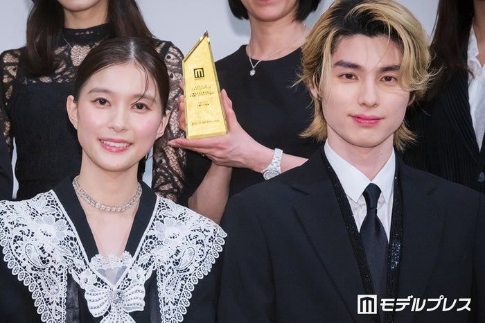 芳根京子＆本田響矢「めおと日和」秘蔵ショットに反響続々「瀧昌さまの視線の先が愛おしい」「手のサイズ感メロい」