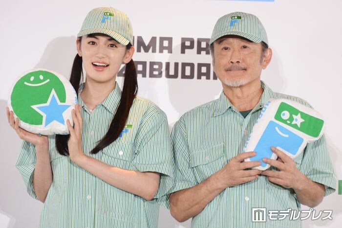 八木莉可子&吉田鋼太郎、この夏行きたい場所は?爽やかなユニフォーム姿も披露