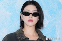 三吉彩花、エッジ効いたコーデで登場 TWS・HAUM（KiiiKiii）らも出席