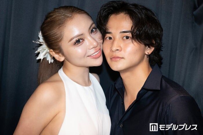 「シャッフルアイランド」かつよし＆フィーナカップル、1年間の思い出写真一挙公開「美男美女」「全部絵になる」の声