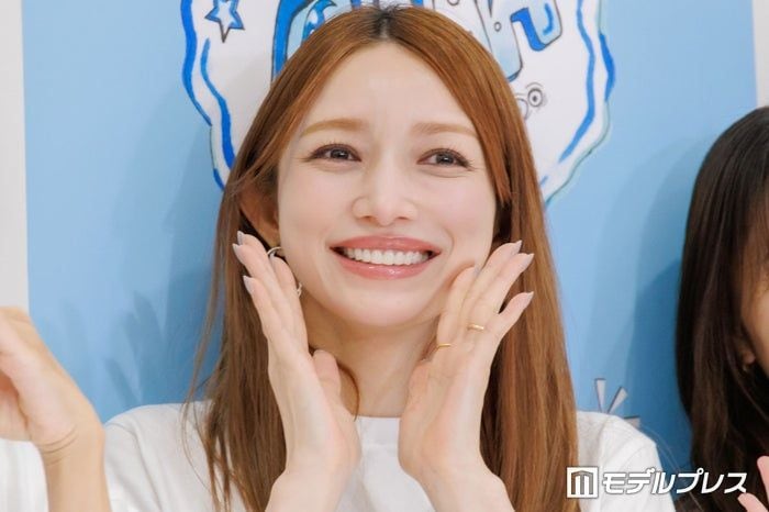 後藤真希、美ウエスト際立つへそ出しコーデ披露「変わらずスタイル抜群」「タトゥーシールにドキッとした」の声