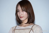中村ゆりか、美デコルテ際立つ純白ドレス姿に反響続々「美しすぎます」「見惚れる」