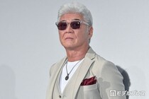 小沢仁志、鍛え上げられた肉体美披露「かっこよく仕上がってる」「説得力のある見事な腕」と反響続々