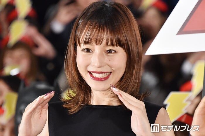 平野綾、父の命日に幼少期の家族ショット公開「お父さんもお母さんもお綺麗」「ほっぺがぷくぷくで可愛すぎる」の声