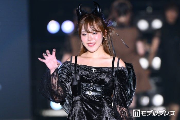 登録者数90万超美人YouTuber、赤ビキニで美ボディ披露「目のやり場に困る」「抜群のプロポーション」の声