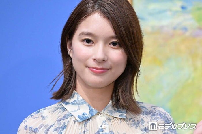 芳根京子、美脚＆圧巻プロポーション際立つタイトドレス姿披露「視線釘付けの脚線美」「大人の色気すごい」と反響