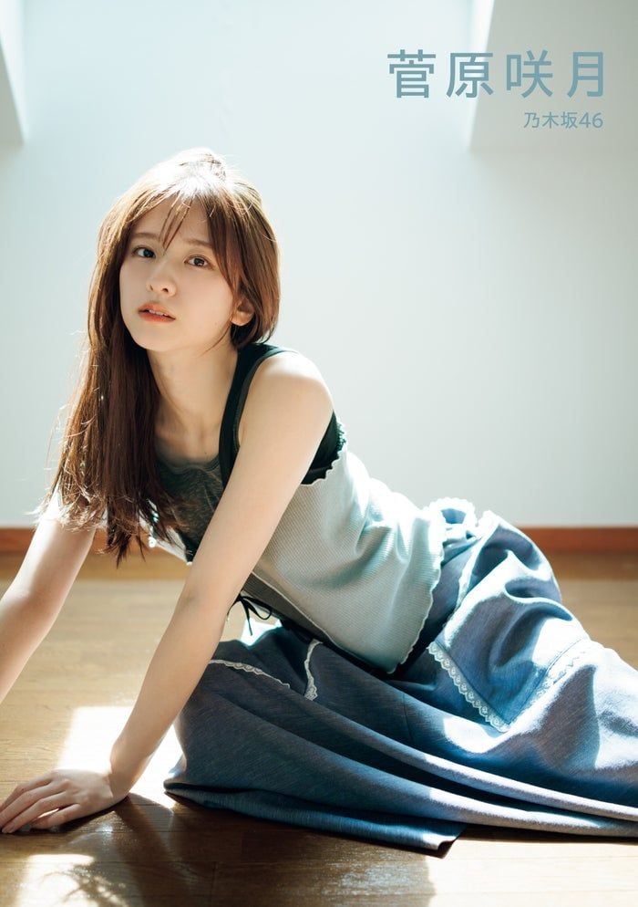 乃木坂46菅原咲月「EX大衆」ソロ表紙&巻頭に抜擢 自然体な笑顔で海・砂浜で遊ぶ姿【独占カットあり】