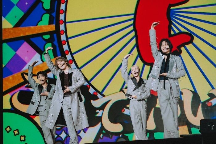 Aぇ! group、4人体制初ツアーでドーム宣言 天井ゴンドラ＆巨大ランウェイに横アリ熱狂【ライブレポート／Aぇ! group LIVE TOUR 2026 Runway】
