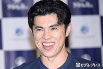 小島よしお、2歳息子との仲良しディズニーショット公開「すくすく大きくなってる」「いたずらっ子で可愛い」