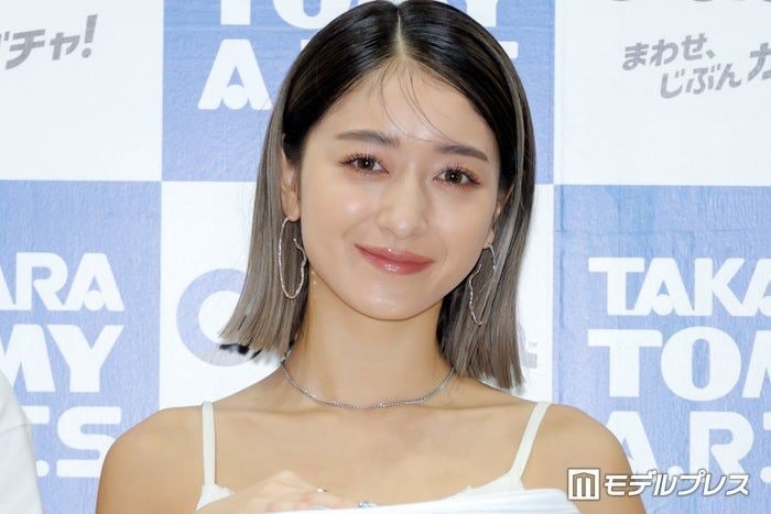 第1子妊娠中のみちょぱ、夫・大倉士門とビーチで密着ショット公開「美男美女」「絵になる2人」