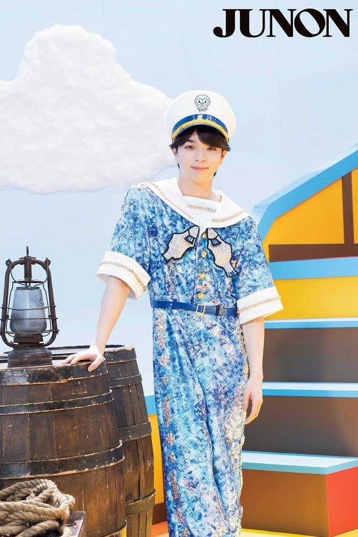 M!LK塩崎太智、ソロ曲のMV現場に潜入 子どもペンギンたちとわちゃわちゃ過ごす姿も