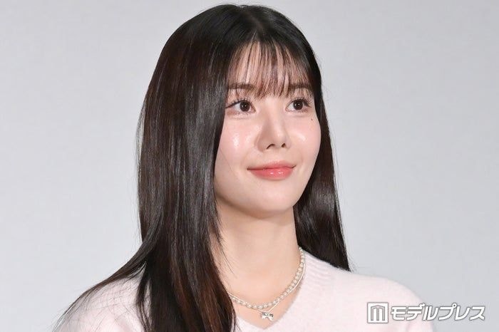 IZ*ONE出身クォン・ウンビ、美脚際立つミニスカゴルフウェア姿公開「完璧なスタイル」「着こなすのすごい」の声