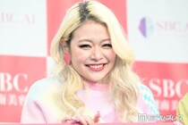 エルフ荒川、雰囲気がらり“小田切ヒロ氏メイク”に反響相次ぐ「色気すごい」「ベアトップドレスも似合ってる」