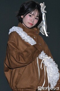 新潟出身・高倉萌香、ドット柄ミニスカで美脚際立つ 大ぶりリボンがガーリー【TGC新潟2026】