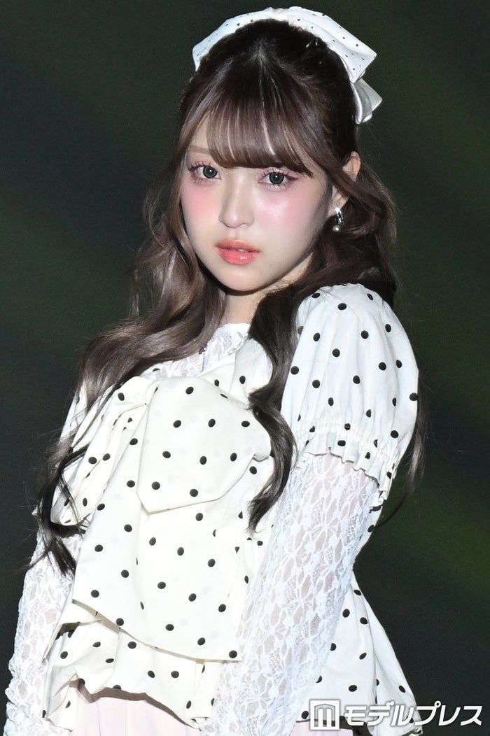 MINAMI、ドット柄×ピンクパンツで甘めガーリールック 可憐な笑顔で魅了【TGC新潟2026】
