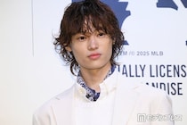 窪塚愛流、ピンク髪×制服ショット公開にファン悶絶「ビジュ最強」「メロすぎて反則」の声