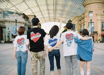 USJ×エンジェルブルーが初コラボ、“ナカムラくん”Tシャツや雑貨全6種のチャリティグッズ登場