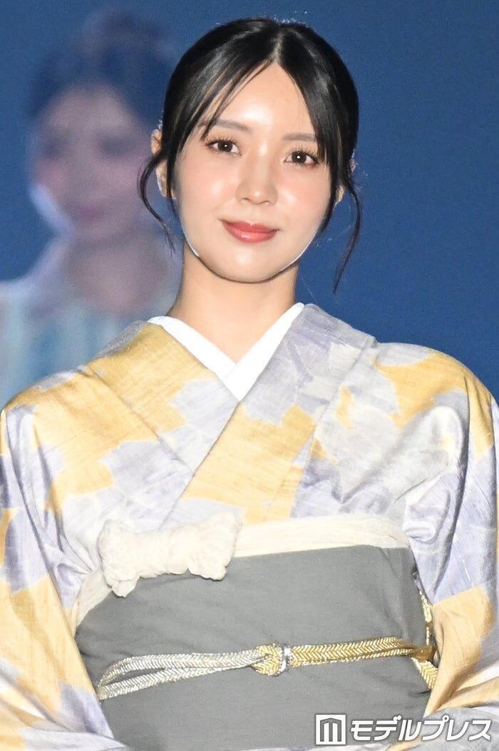 小林由依、上品なイエロー×グレー着物姿 リボンの帯がアクセント【TGC新潟2026】