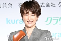 吉瀬美智子、美脚際立つミニ丈ボトムスショットに絶賛の声「理想のスタイル」「脚のラインが芸術レベル」