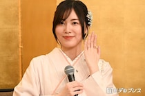 松井珠理奈「ノースリーブワンピ祭り」すらり二の腕際立つ姿複数公開「透明感すごい」「上品で素敵」と反響