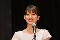 元TBS山本里菜アナ、背中チラリのバックスタイルコーデ披露「セクシー」「おしゃれ」の声