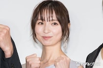 篠田麻里子、ドラマメンバーとたこ焼きパーティー開催「具材色々で美味しそう」「綺麗に焼けてる」