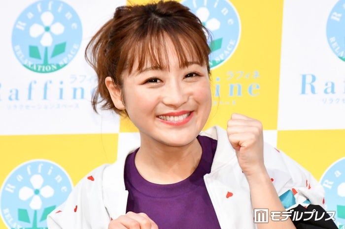鈴木奈々、外食時の父親ソロショット公開「かっこよすぎる」「プレゼントしたのを着てくれるなんて素敵」と話題