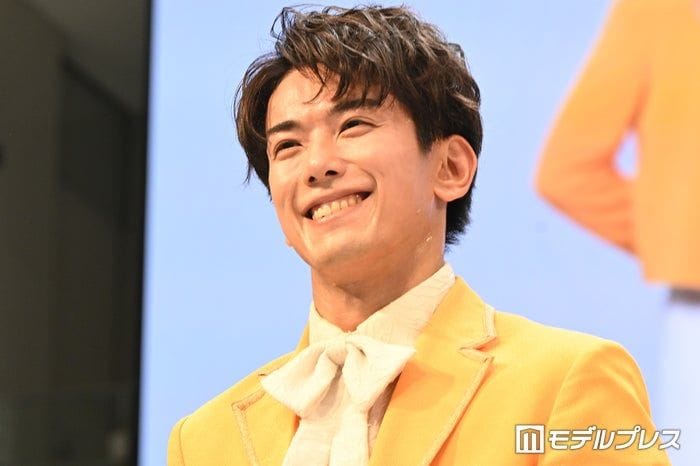 純烈弟分「モナキ」じん、上半身裸で肉体美披露「筋トレの努力が見える」「ムキムキ」の声