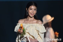 “令和の峰不二子”阿部なつき、タンクトップ姿で美ボディ披露「ウエストのラインが綺麗すぎる」「スタイル抜群！」