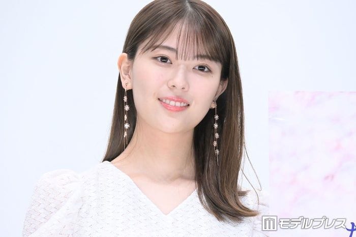 乃木坂46岩本蓮加、美脚際立つミニスカ衣装ショットに絶賛の声「かっこよさと可愛さが共存」「スタイル抜群」